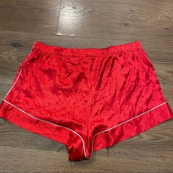 Victoria’s Secret Red Polka Dot Valentines Day Sleep Shorts - Picture 8 of 8